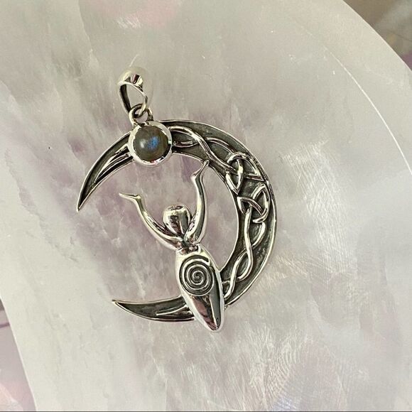 Celtic Moon Goddess Labradorite Sterling Silver Pendant - Picture 3 of 6